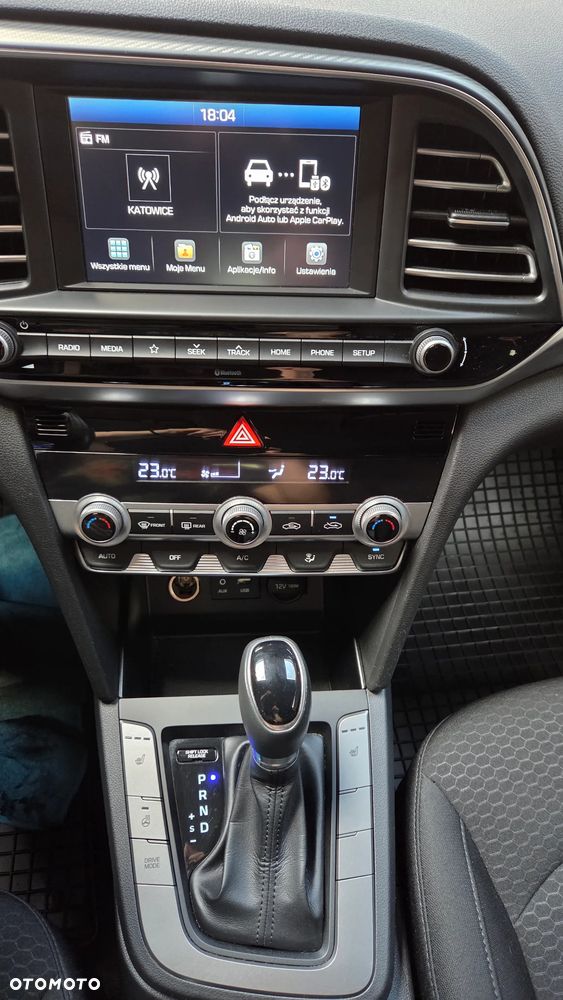 Hyundai Elantra 1.6 Comfort Premiere - 23