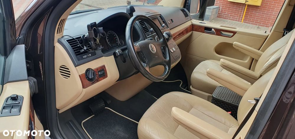 Volkswagen Multivan - 13