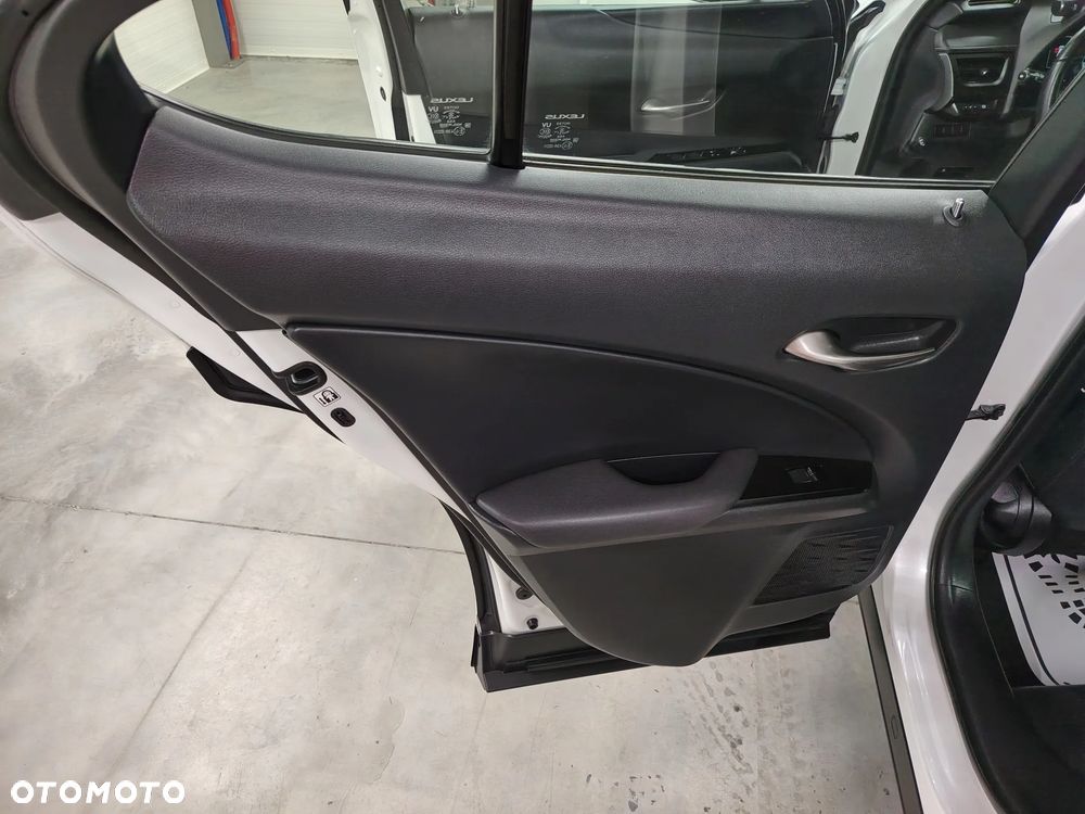 Lexus UX 250h Elegance 2WD - 23