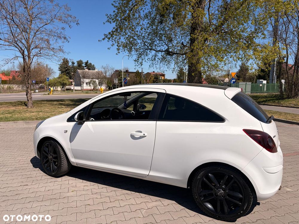 Opel Corsa 1.4 16V Color Edition - 4