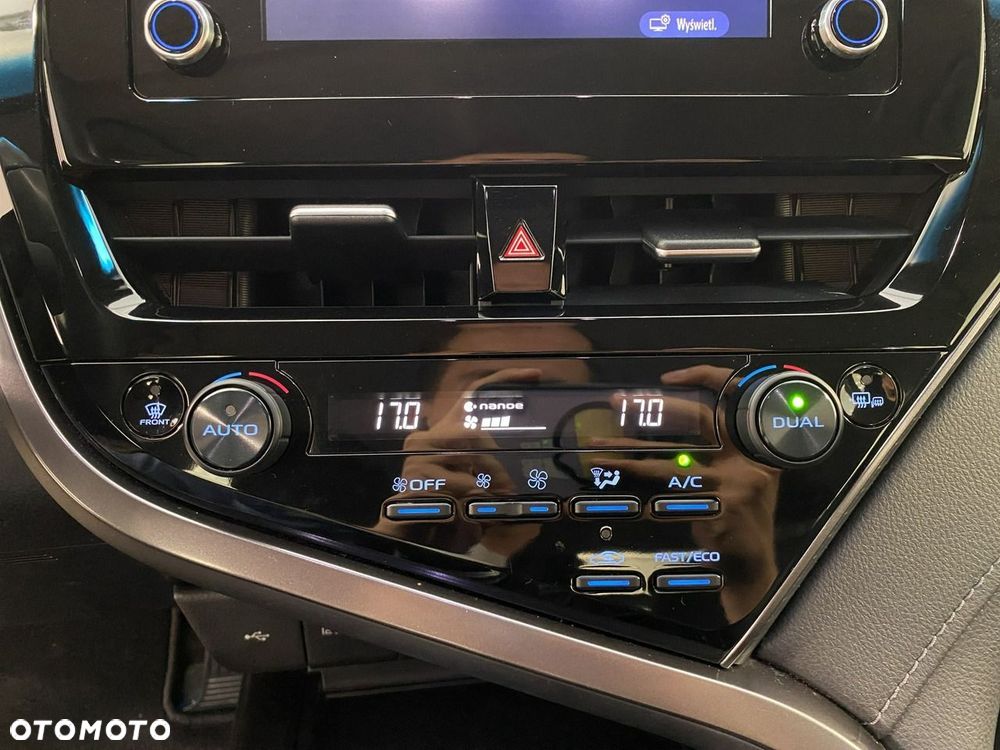 Toyota Camry - 22