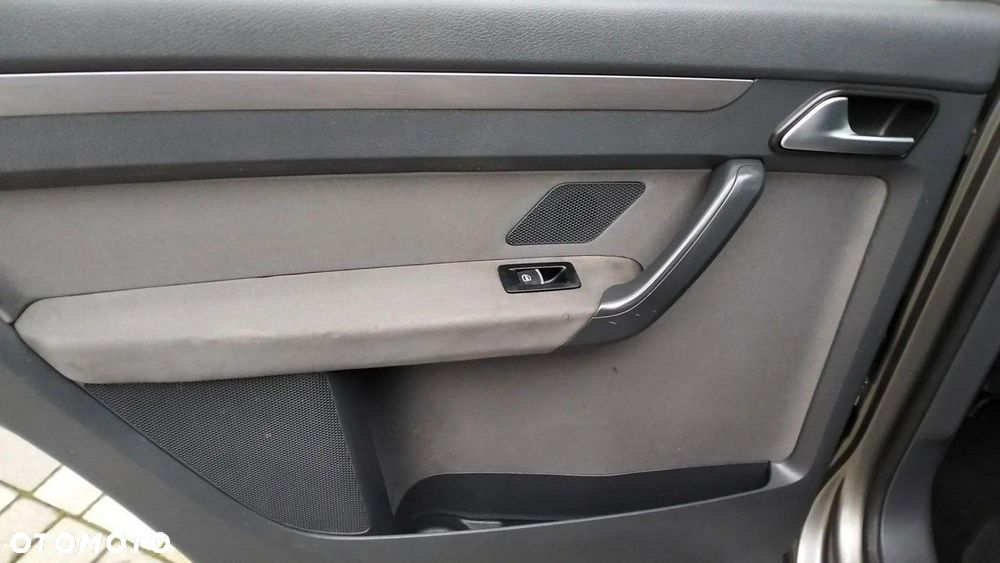 Volkswagen Touran 1.6 TDI DPF BlueMotion Technology STYLE - 29