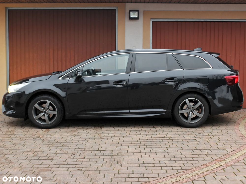 Toyota Avensis 1.8 Premium EU5 - 9
