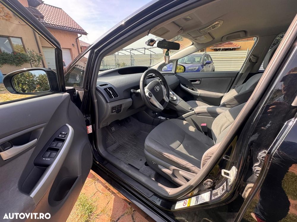 Toyota Prius (Hybrid) Sol - 4