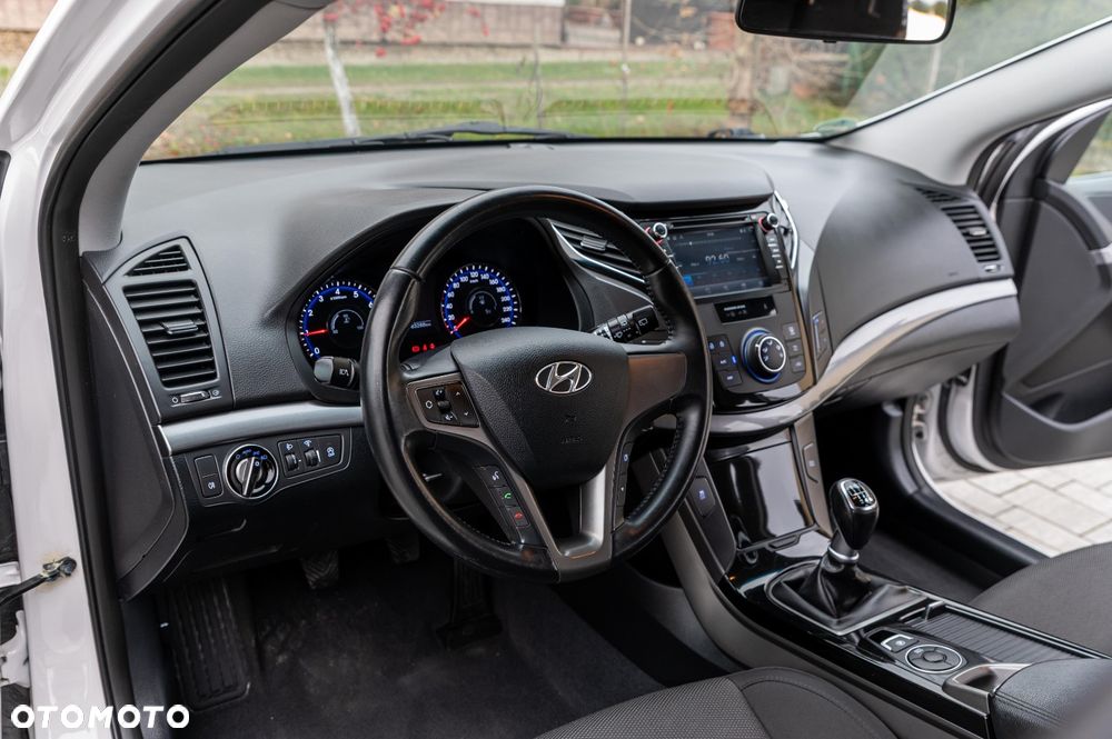 Hyundai i40 Kombi blue 1.6 Trend - 30