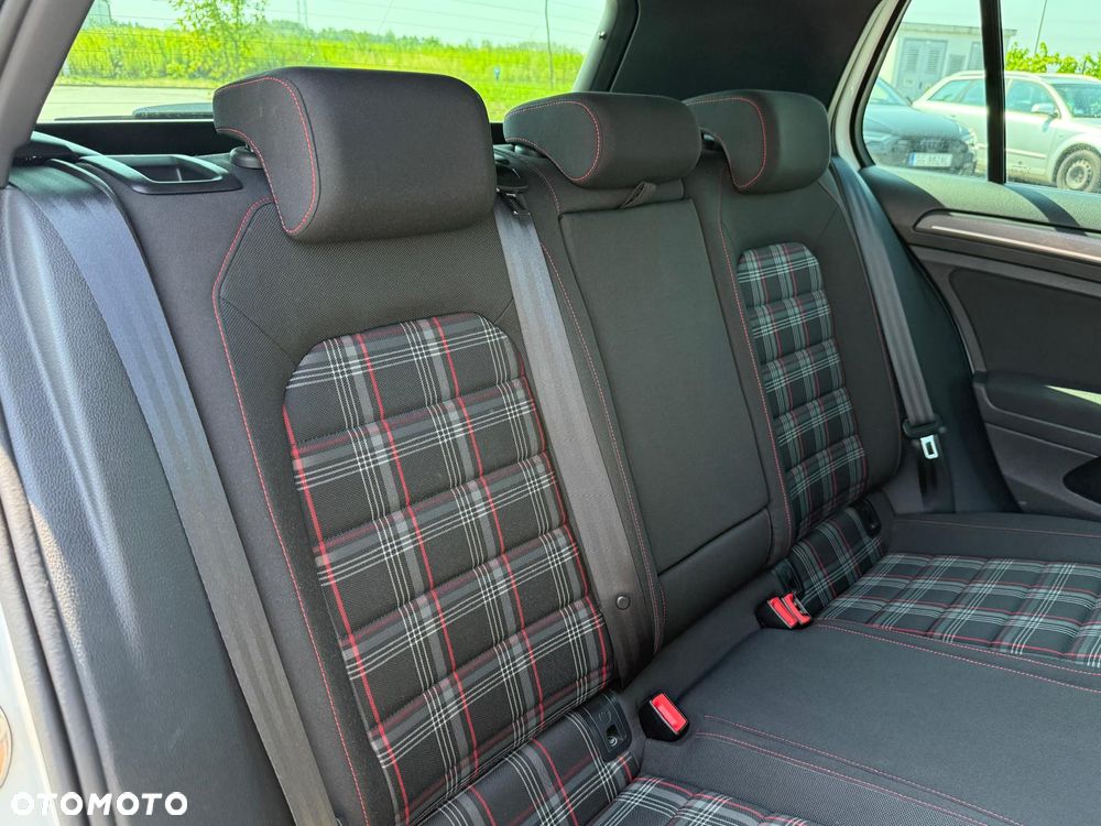 Volkswagen Golf GTI Performance BlueMotion Technology DSG - 16