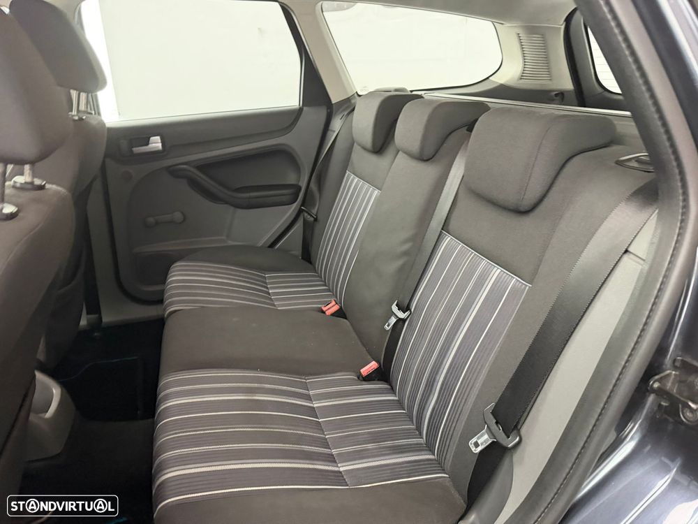 Ford Focus SW - 12