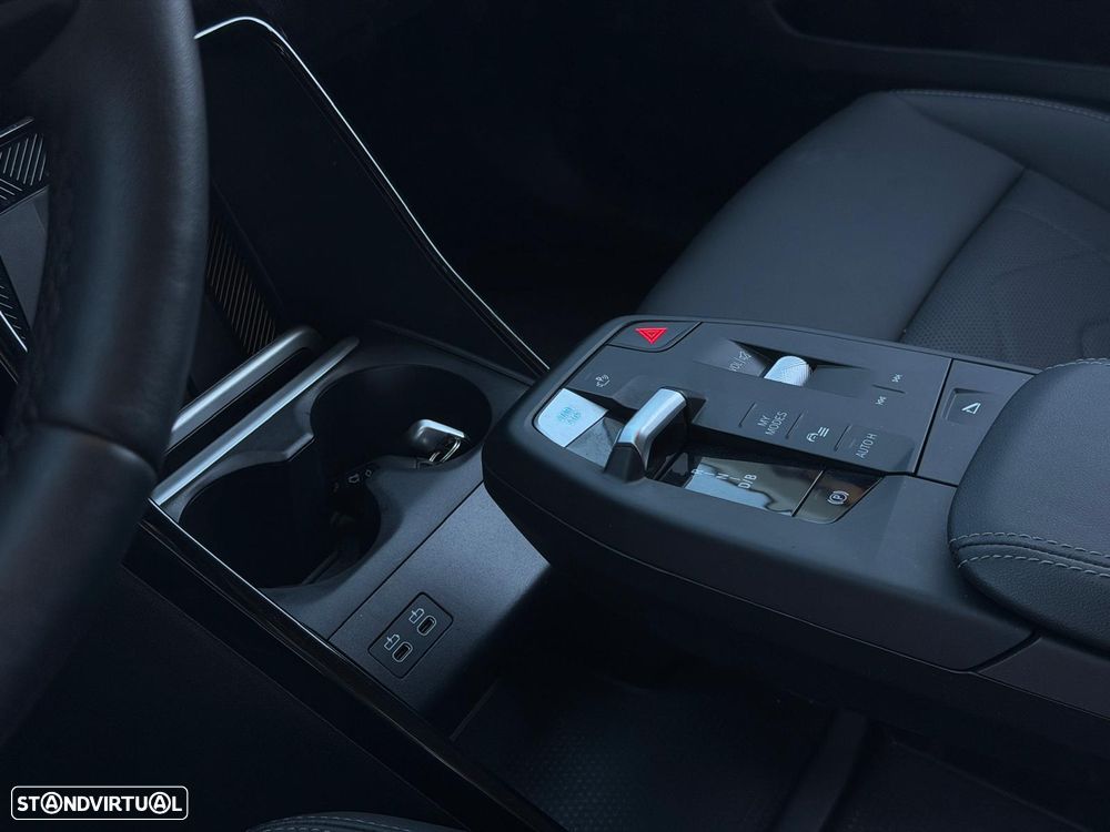 BMW iX2 eDrive20 - 8