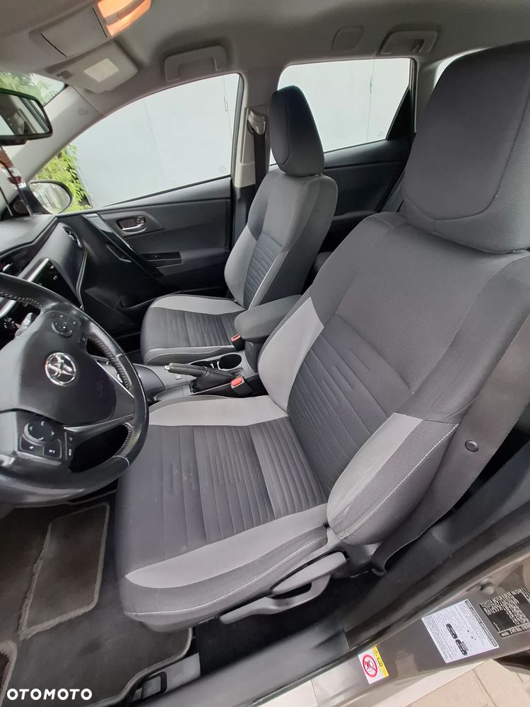 Toyota Auris Hybrid 135 Premium - 8