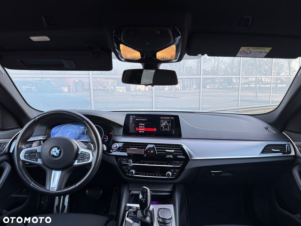 BMW Seria 5 520d M Sport - 9