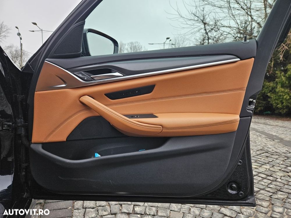 BMW Seria 5 530i xDrive AT MHEV - 40
