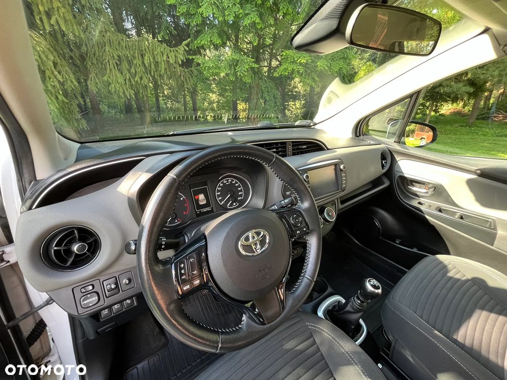 Toyota Yaris 1.5 Premium - 4