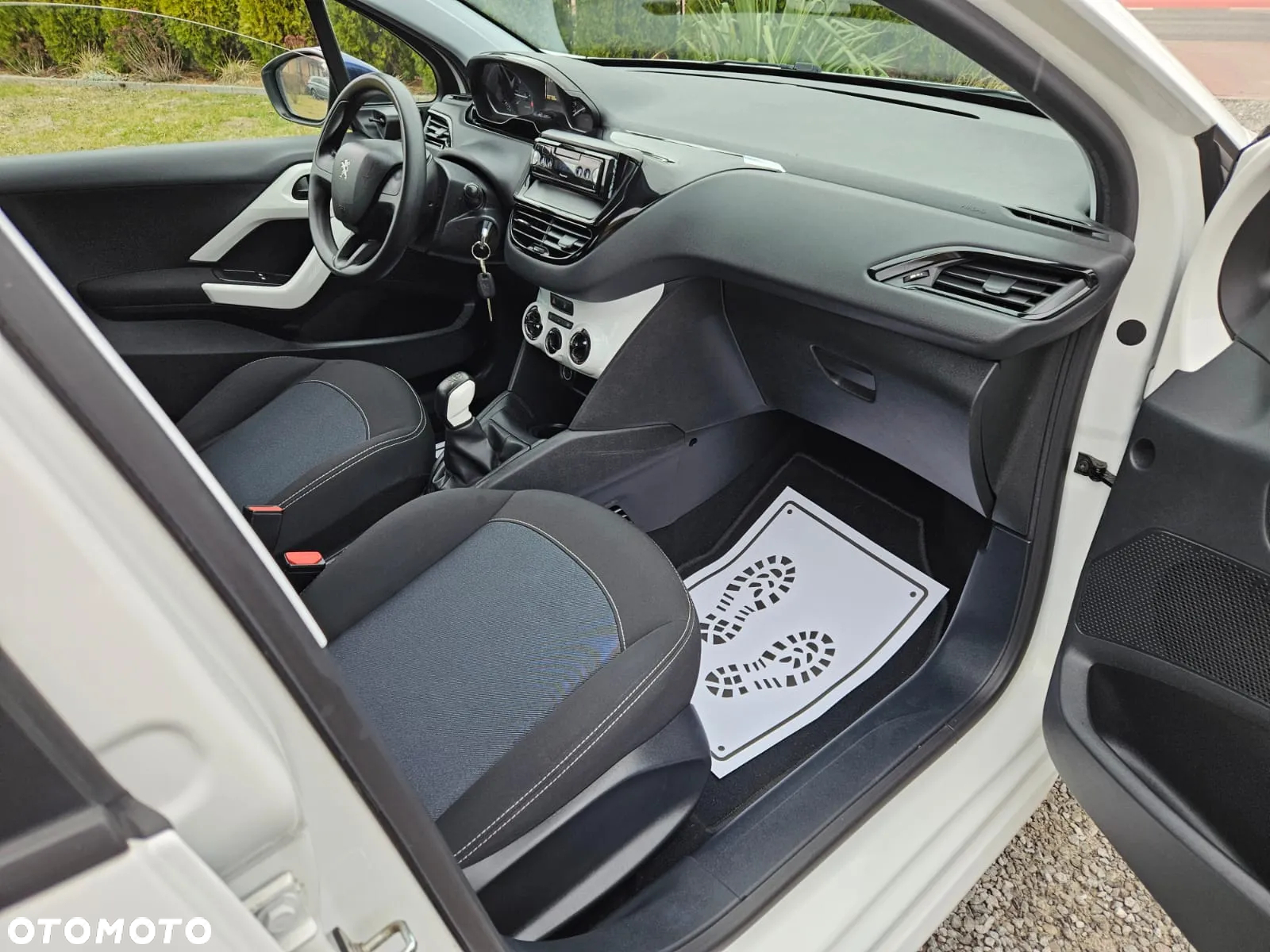 Peugeot 208 - 17