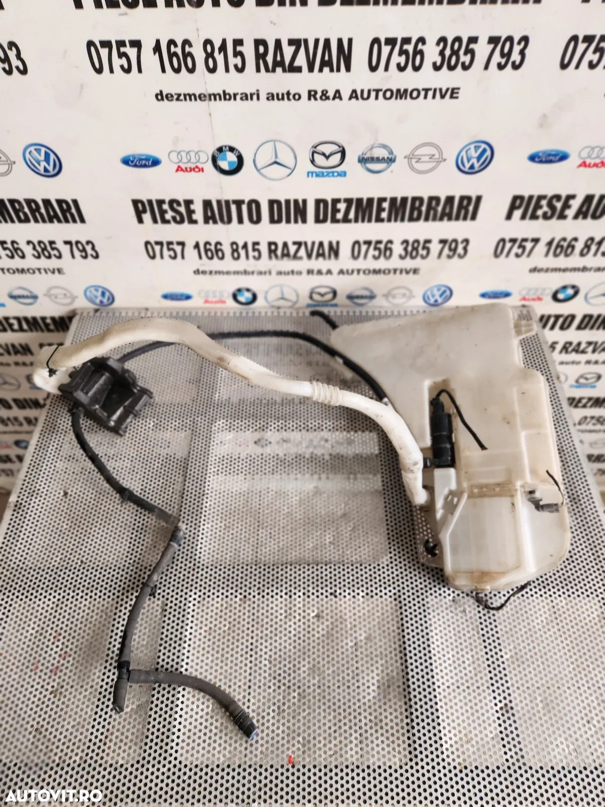 Bidonas Vas Lichid Parbriz Stropgel Complet Bmw Seria 7 F01 F02 F03 F04 Bidonas Lichid Parbriz Bmw - 6