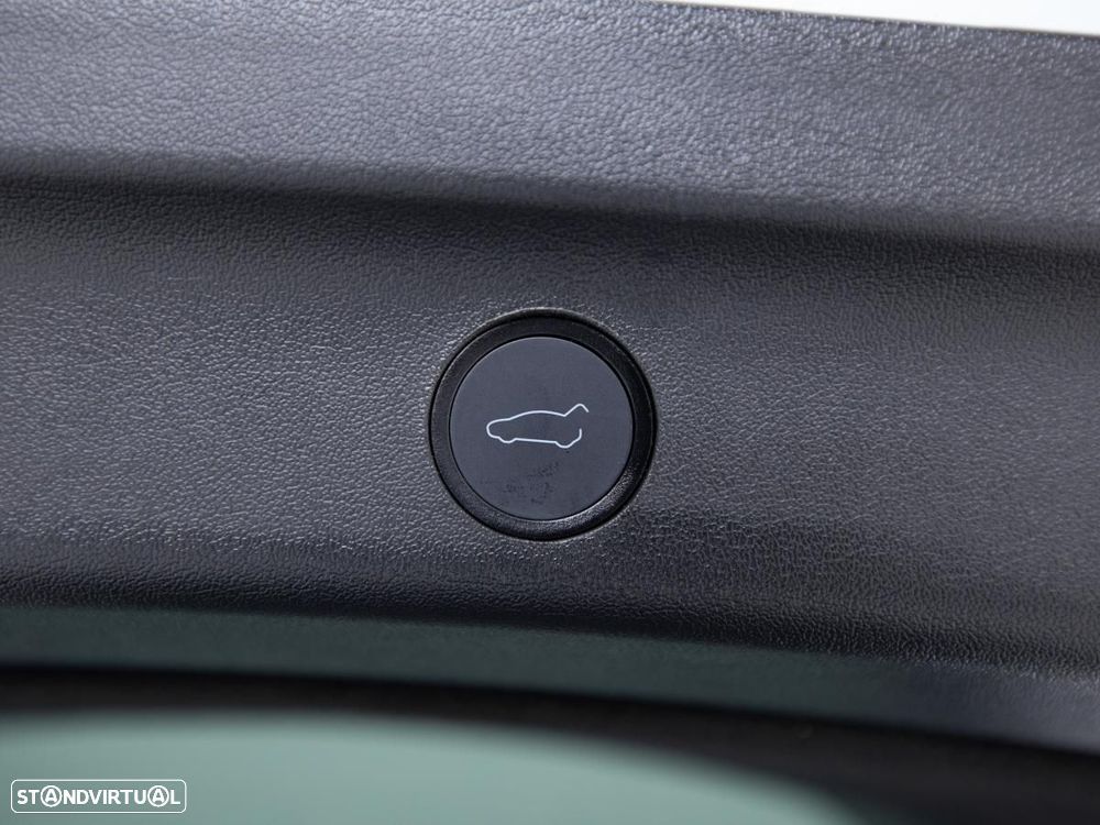 Tesla Model Y Long Range Dual Motor AWD - 16