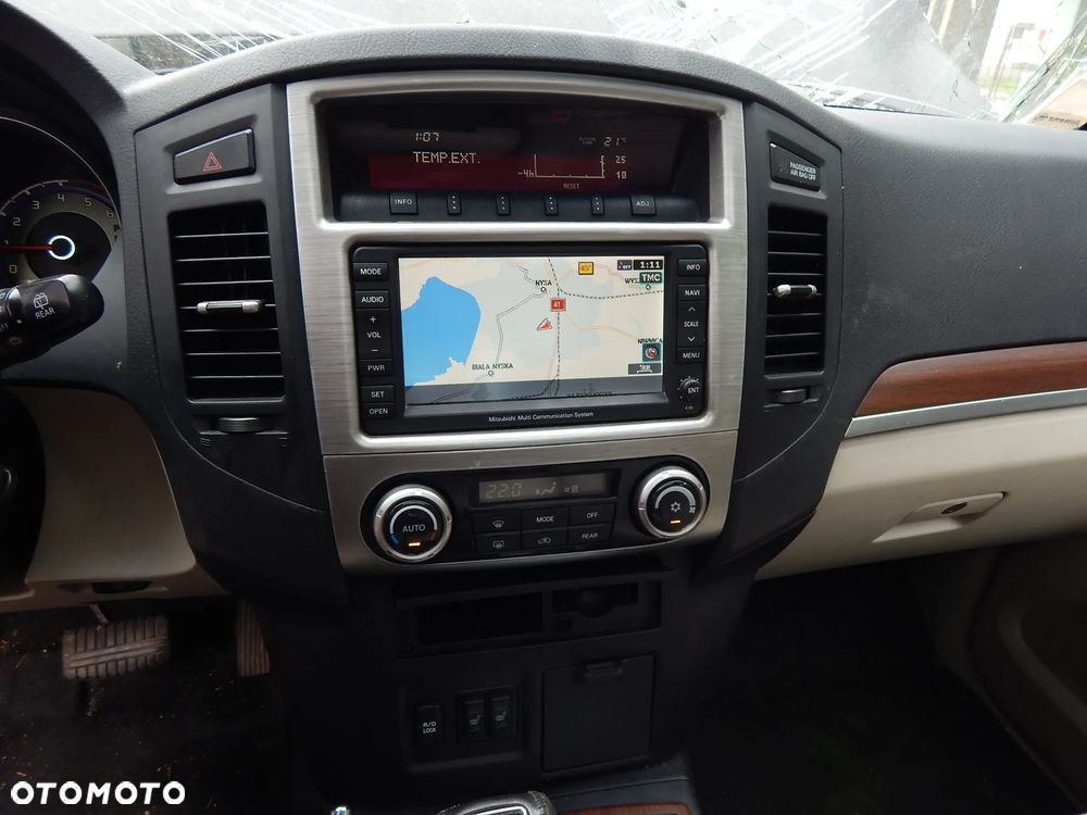 Mitsubishi Pajero - 23