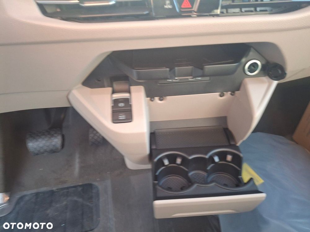 Volkswagen Multivan - 23