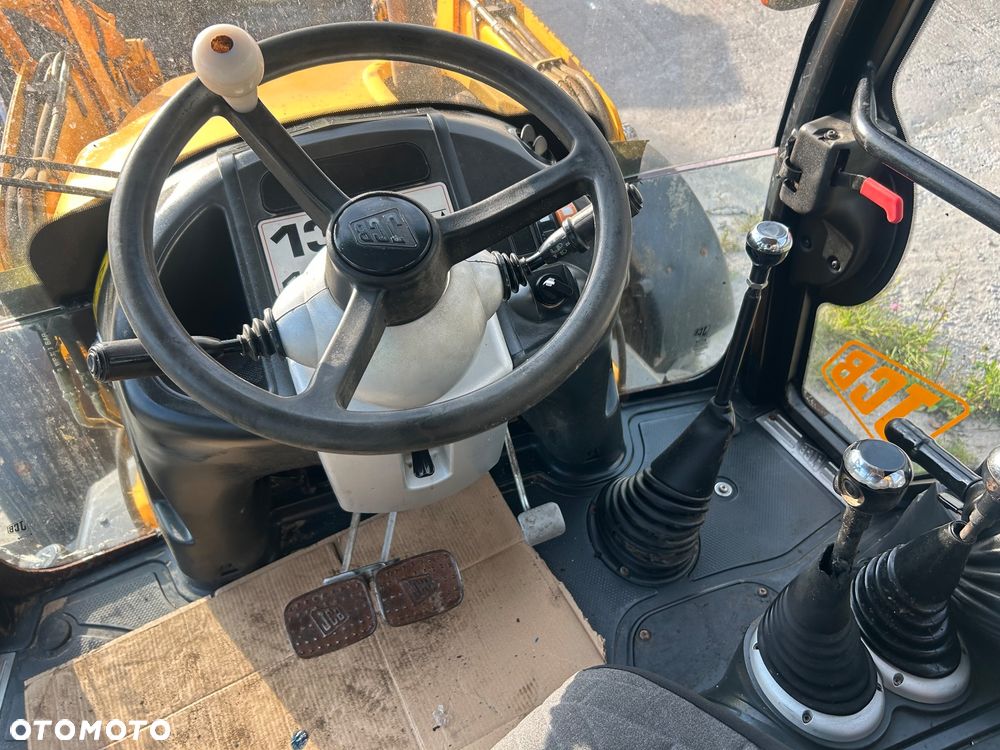 JCB 3CX - 16