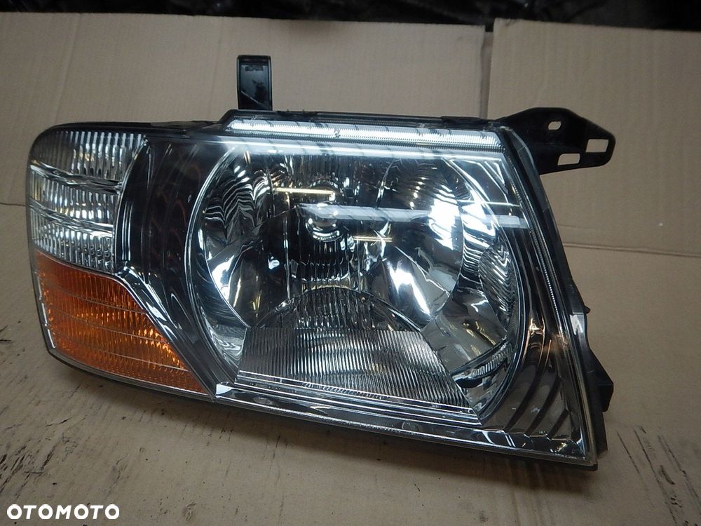 lampa prawa przednia przod mitsubishi pajero iii europa - 3
