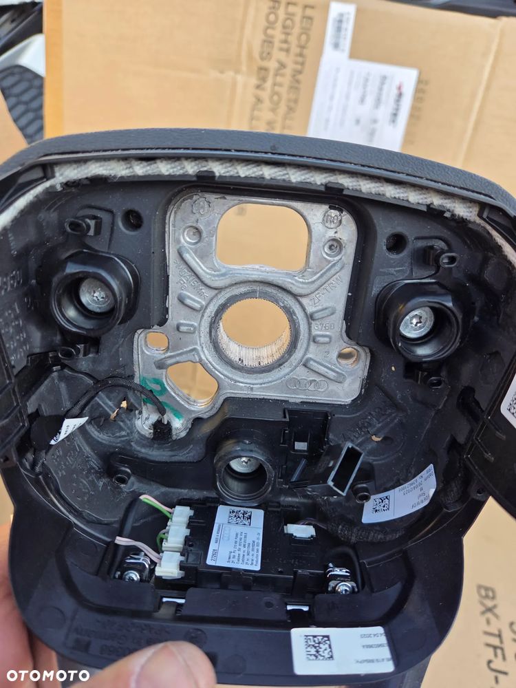 Kierownica wielofunkcyjna Audi A4 B9 A5 F5 Q5 FY Q7 II Q8 Łopatki 4M8419091AJ MJM 4M8419091AJMJM - 13