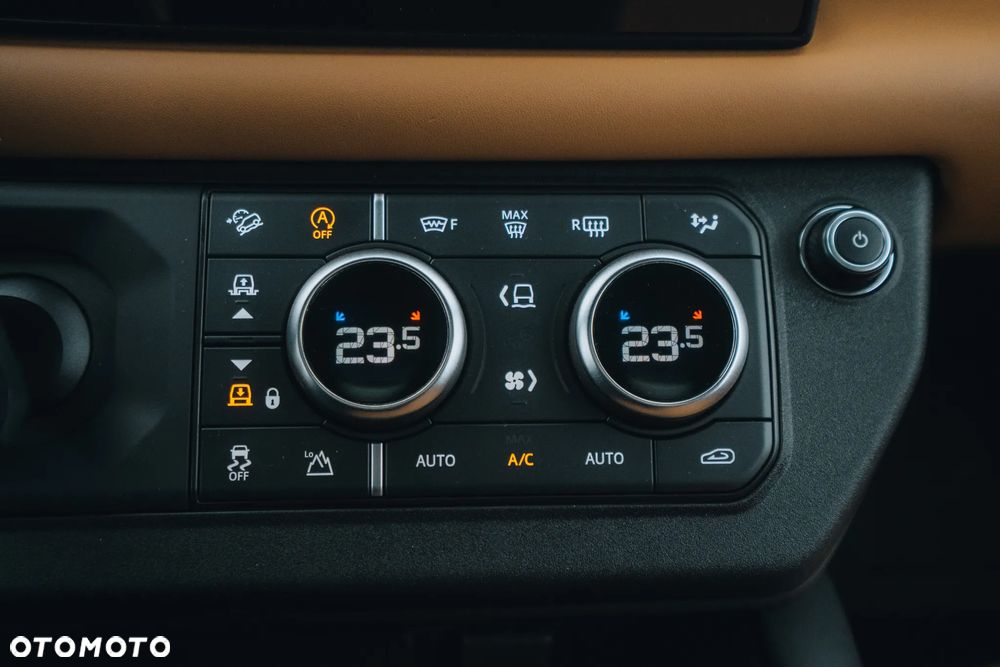 Land Rover Defender - 16