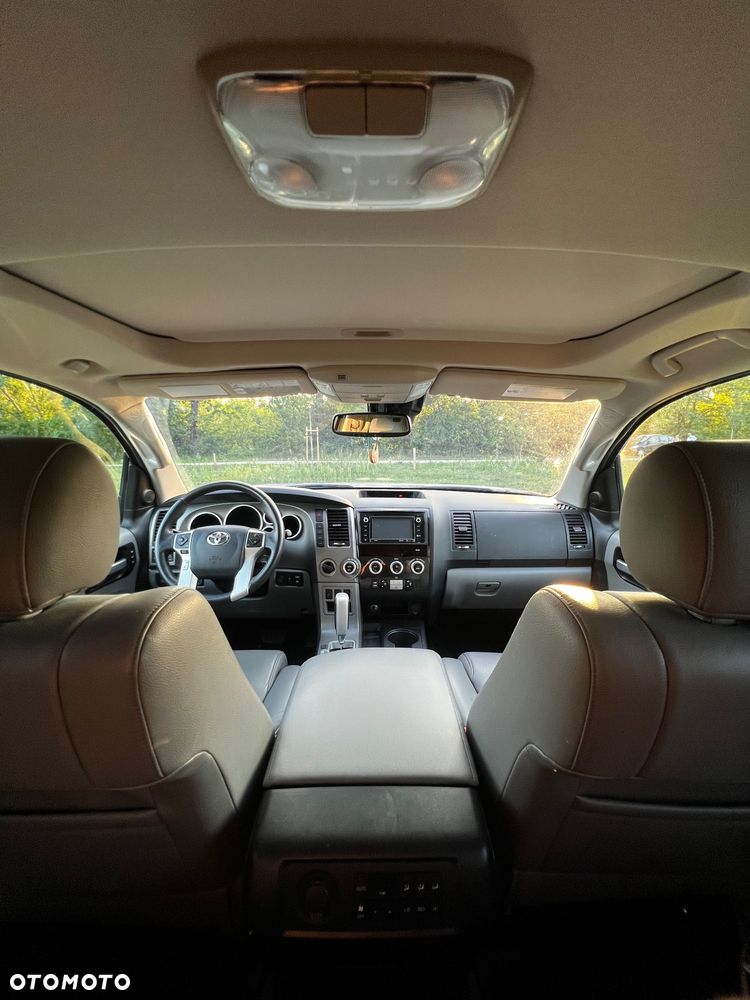 Toyota Sequoia - 14
