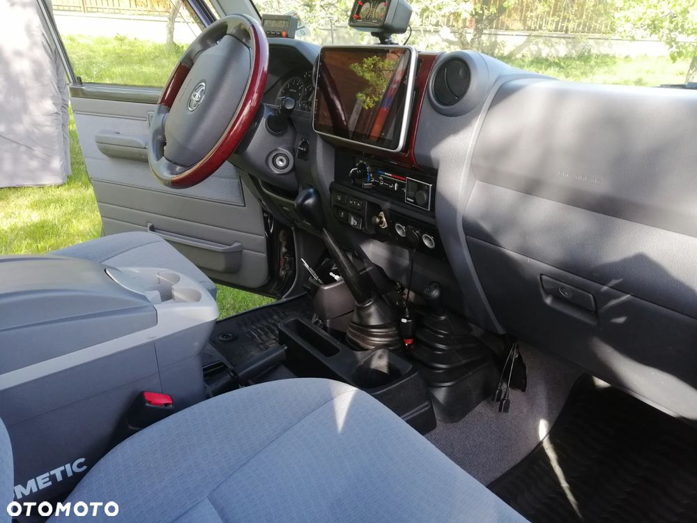 Toyota Land Cruiser - 14