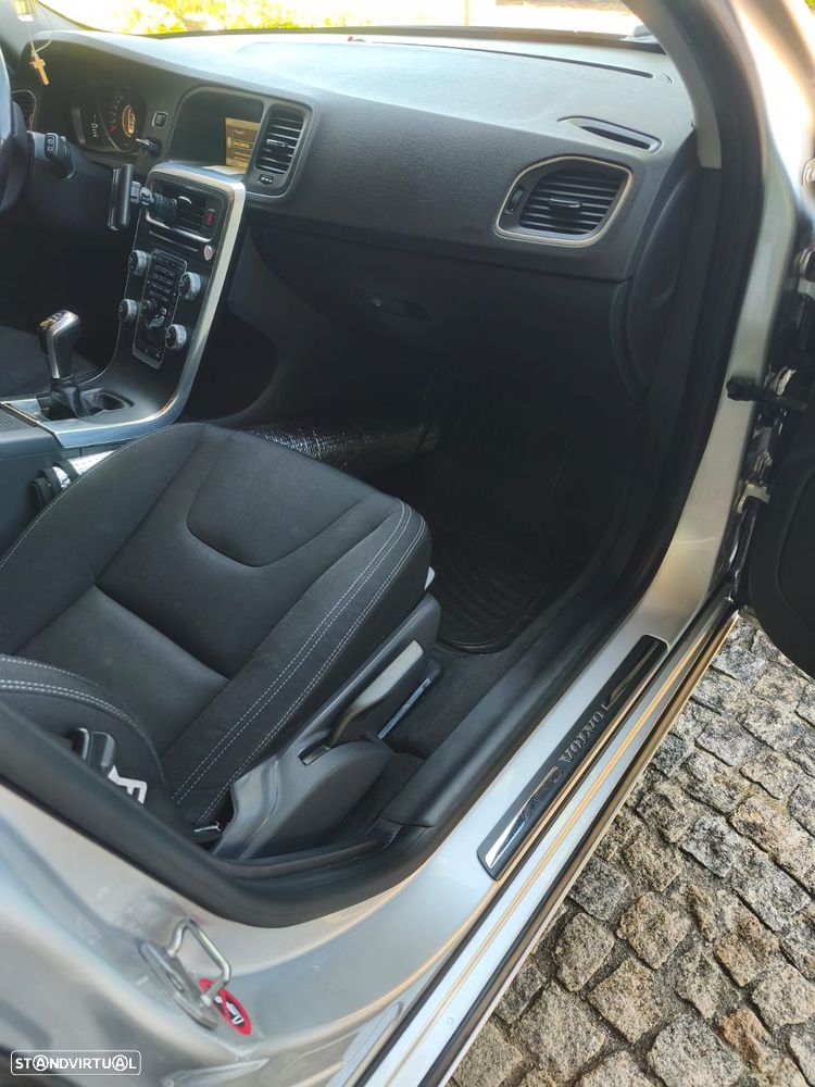 Volvo V60 2.0 D4 Momentum - 13