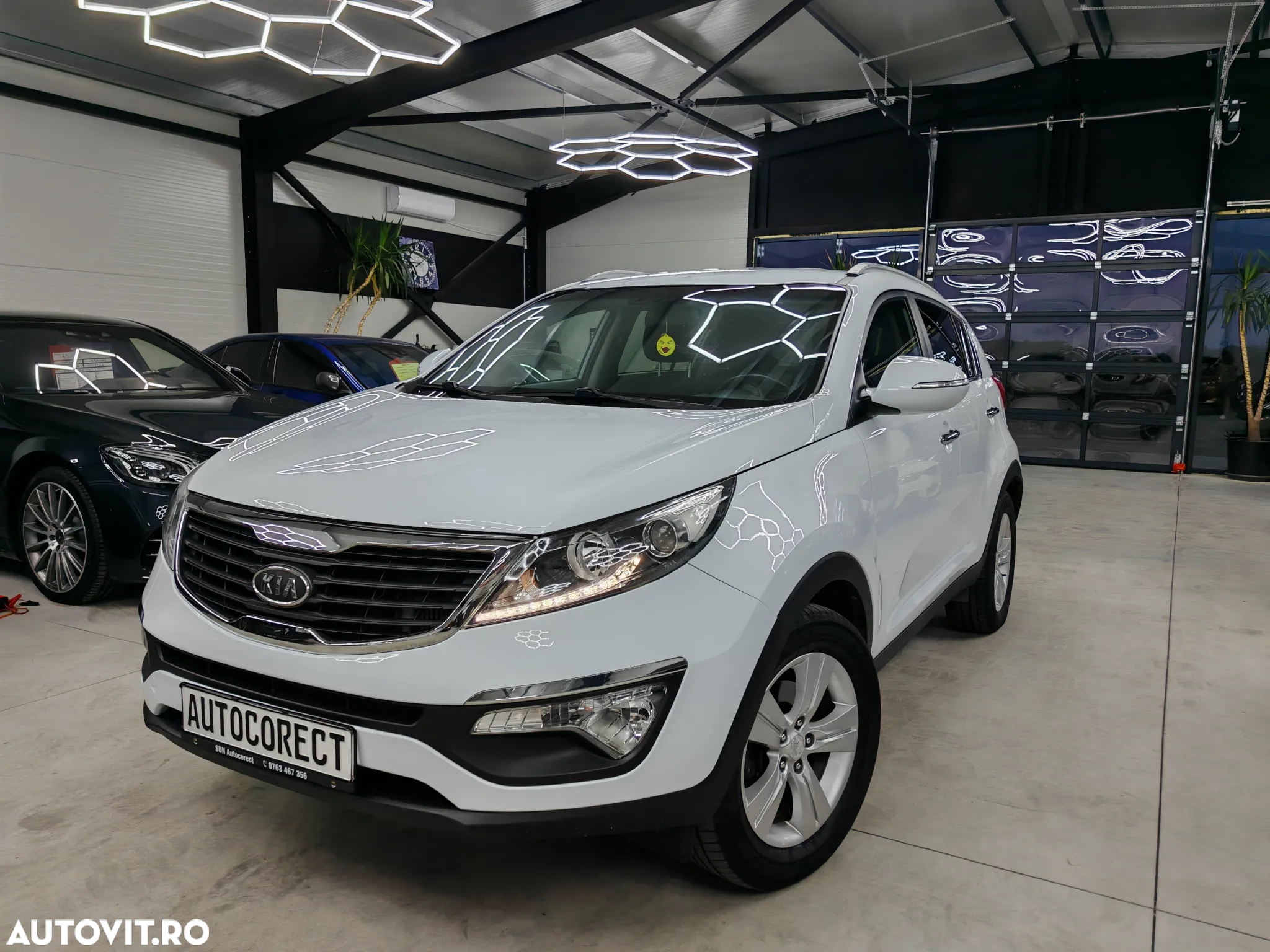 Kia Sportage 1.7 CRDI 2WD Dream-Team Edition - 2