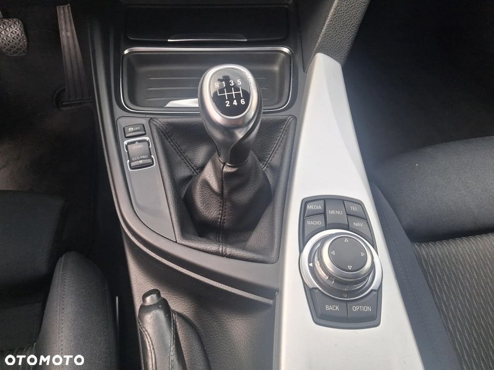 BMW Seria 3 318d Sport Line - 21