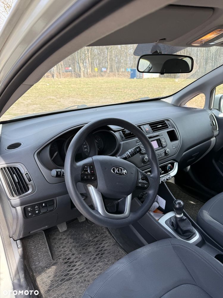 Kia Rio 1.2 L - 9