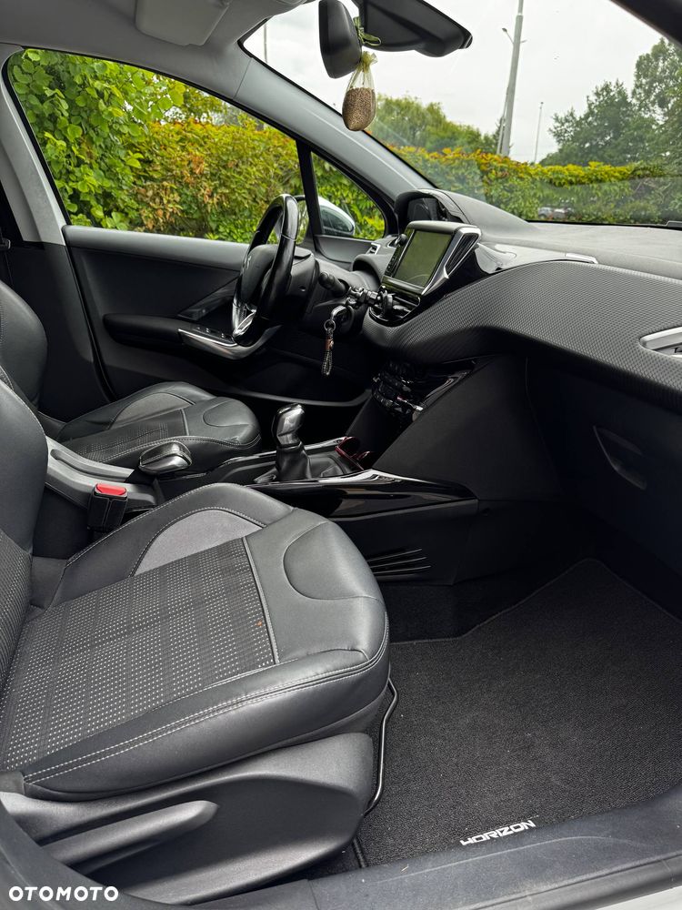 Peugeot 2008 1.2 Pure Tech GPF Allure S&S - 15