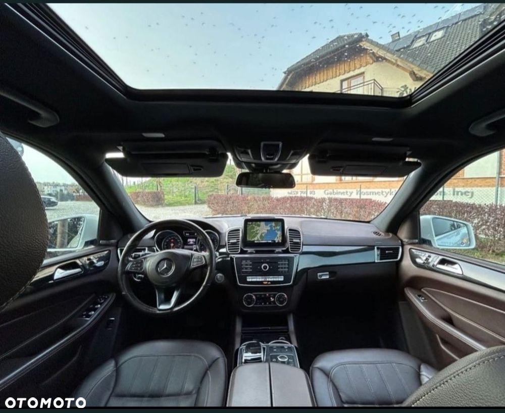 Mercedes-Benz GLS - 11