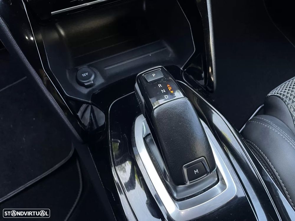 Peugeot 2008 PureTech 130 EAT8 GT - 25