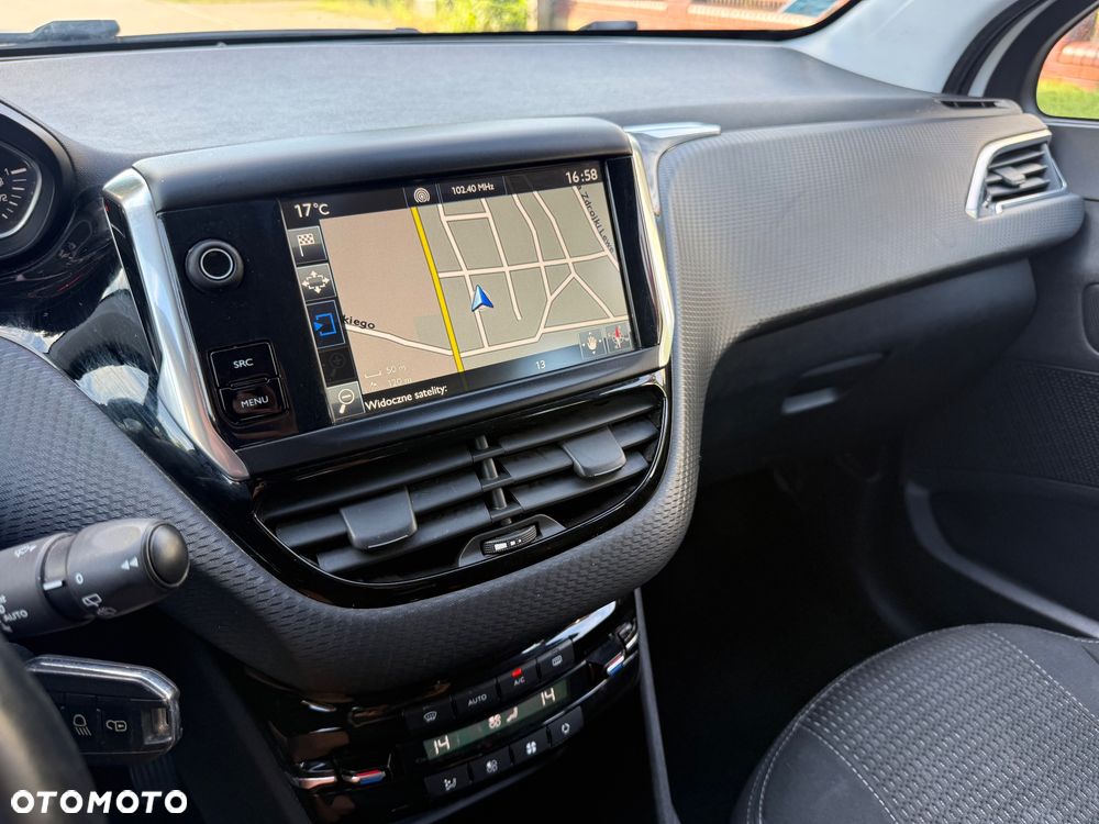 Peugeot 208 1.6 BlueHDi Allure S&S - 19
