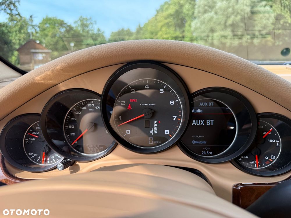 Porsche Panamera Platinum Edition PDK - 37
