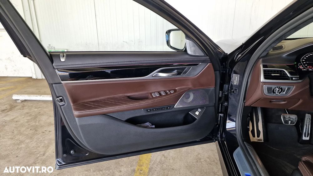 BMW Seria 7 750i xDrive - 15