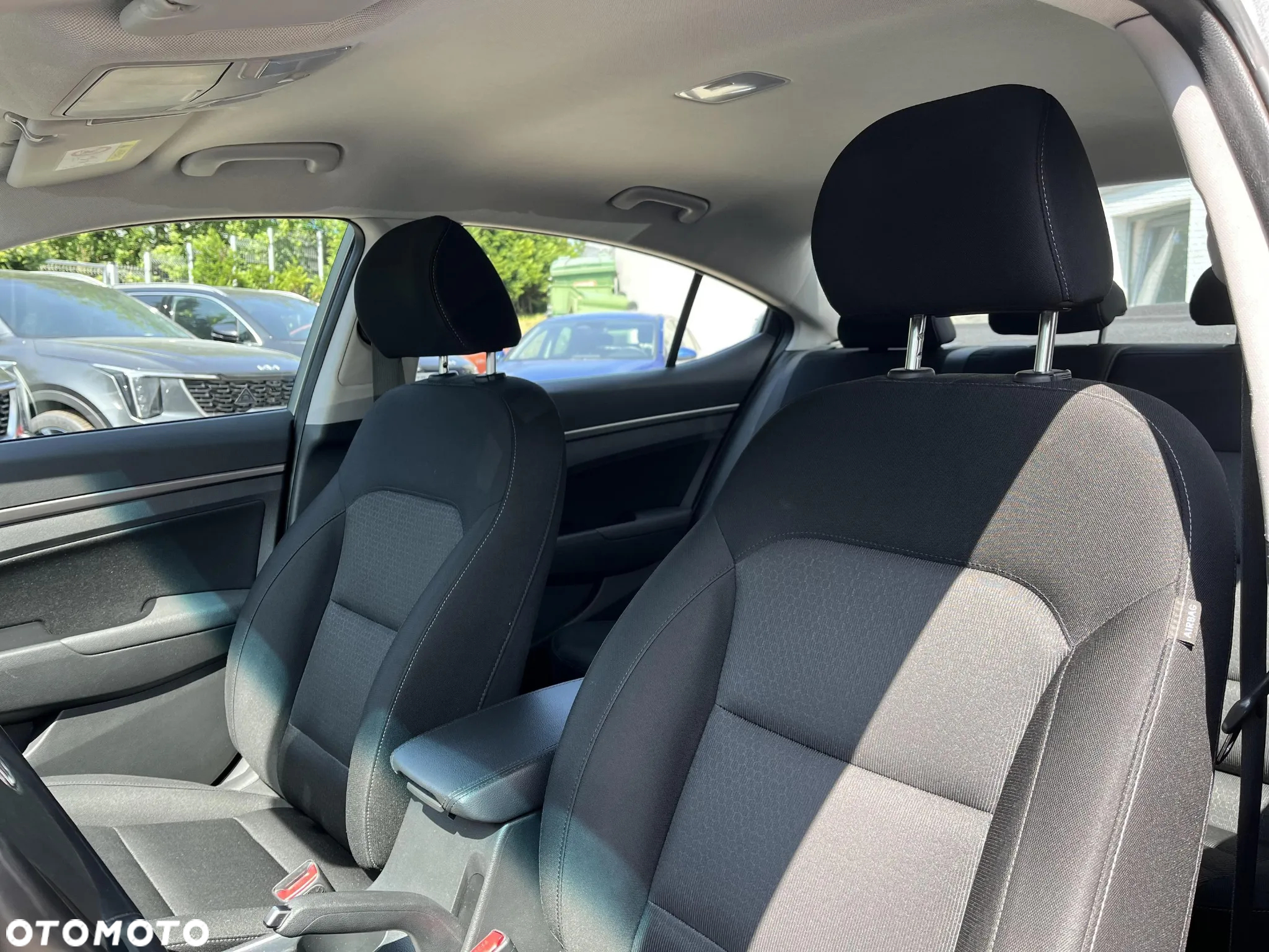 Hyundai Elantra 1.6 Comfort - 11