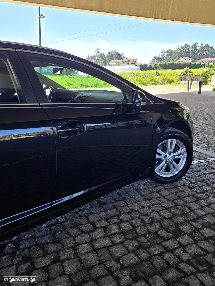 Toyota Avensis SW 2.0 D-4D - 20