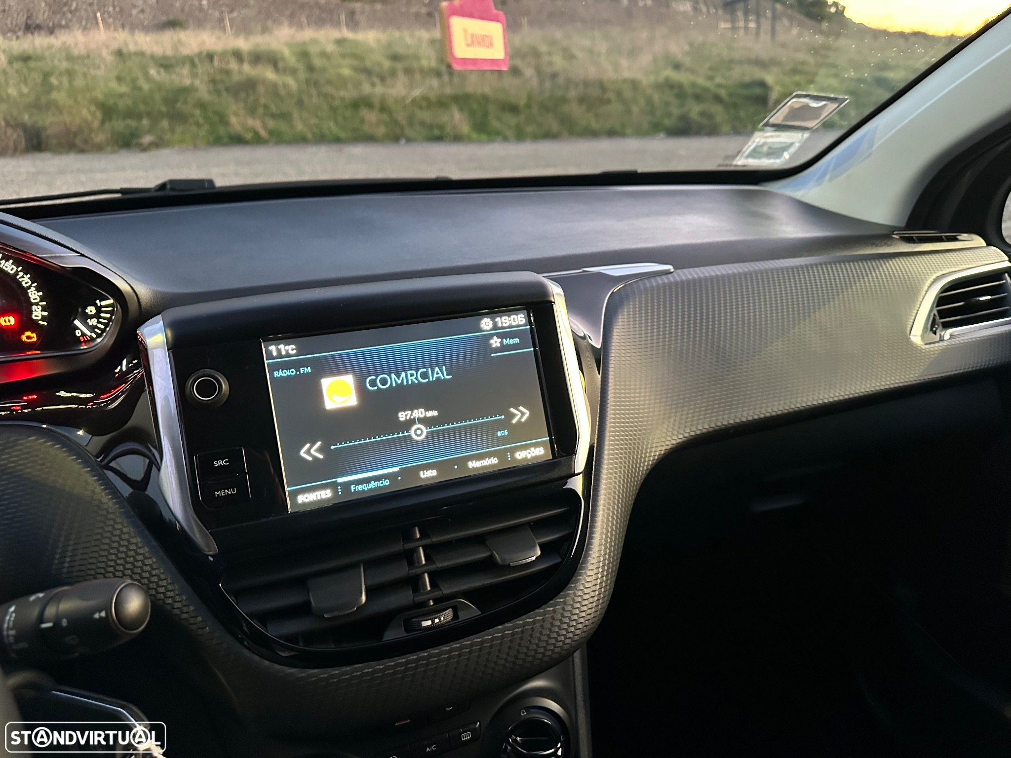 Peugeot 208 1.2 PureTech Style - 27