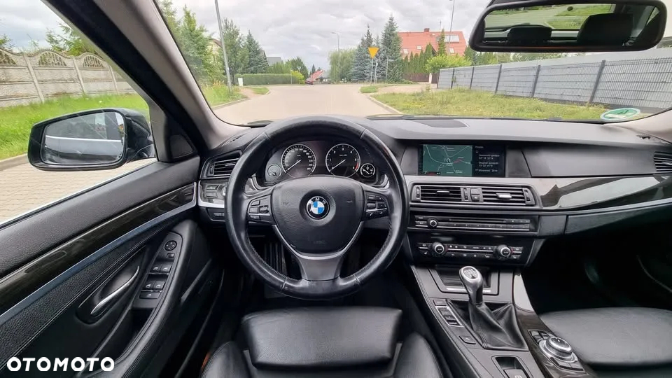 BMW Seria 5 525d - 13