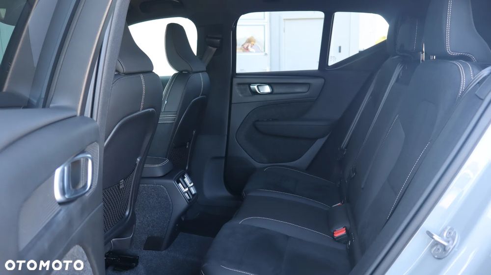 Volvo XC 40 B4 Plus Black Edition - 20