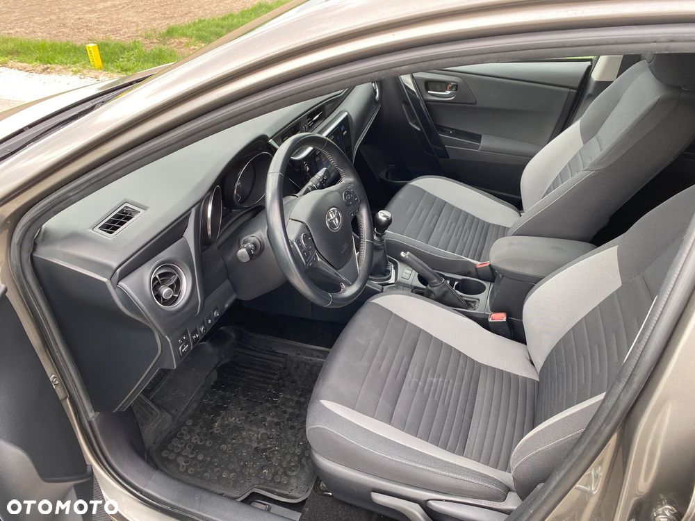 Toyota Auris 1.6 Premium - 18