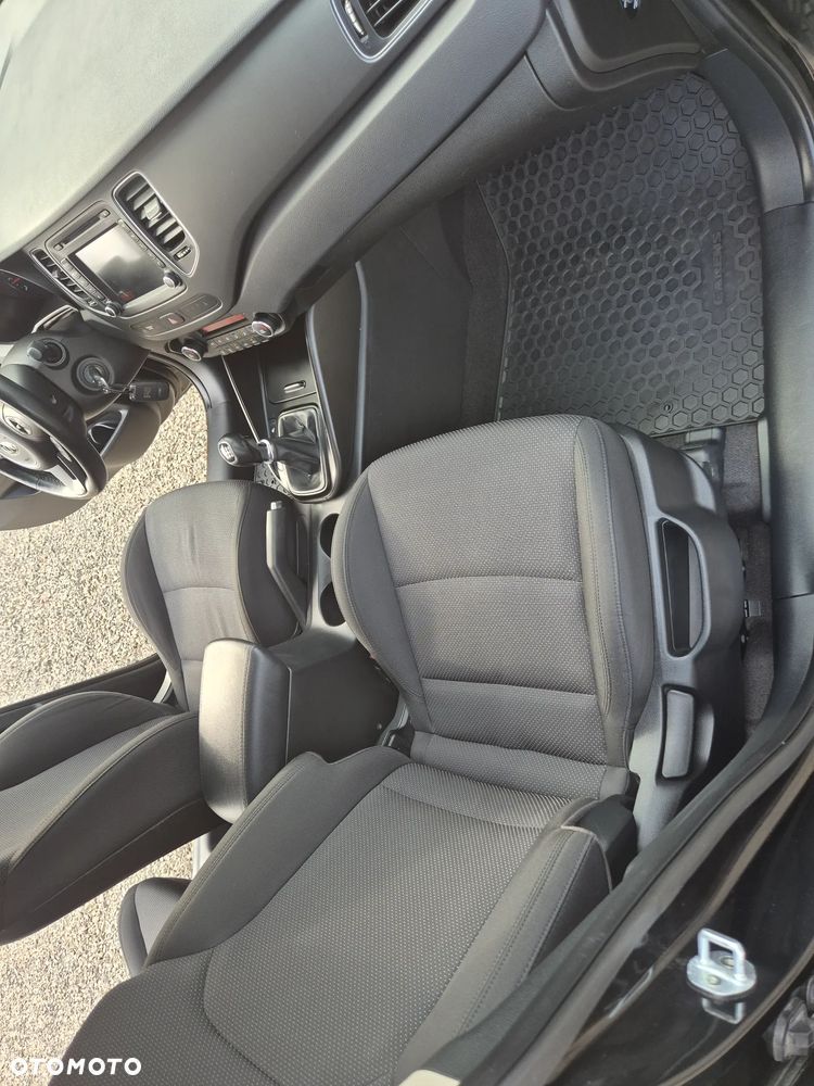 Kia Carens 1.7 CRDi 115 Dream Team Edition - 27