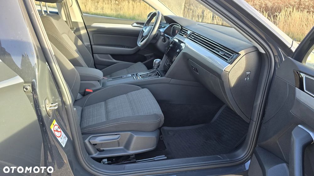 Volkswagen Passat - 20
