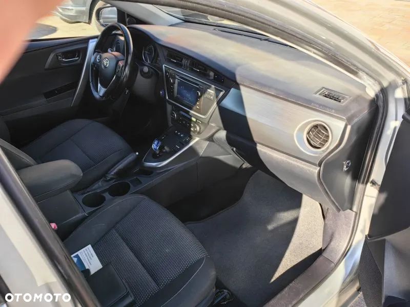 Toyota Auris Hybrid 135 Dynamic - 19