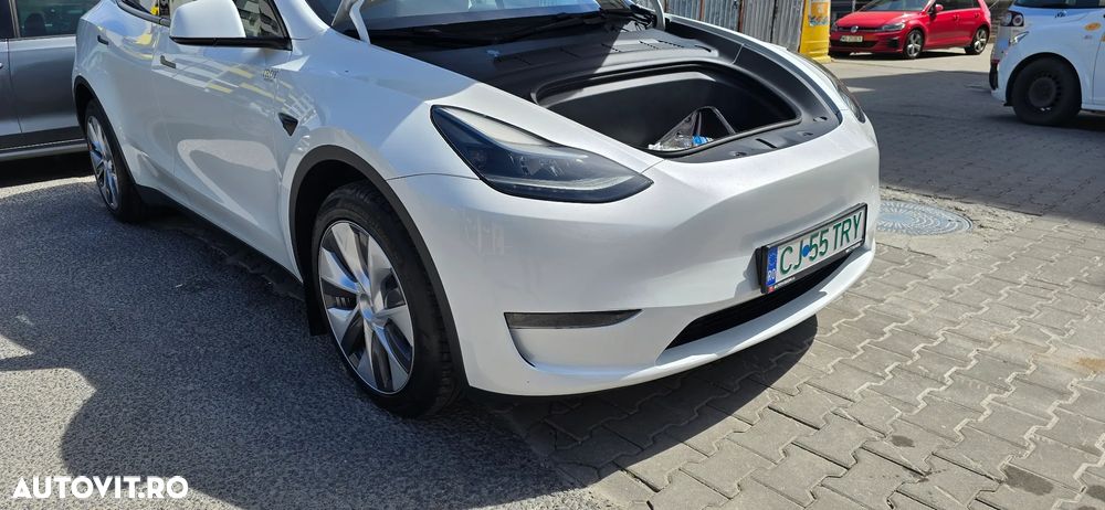 Tesla Model Y - 12