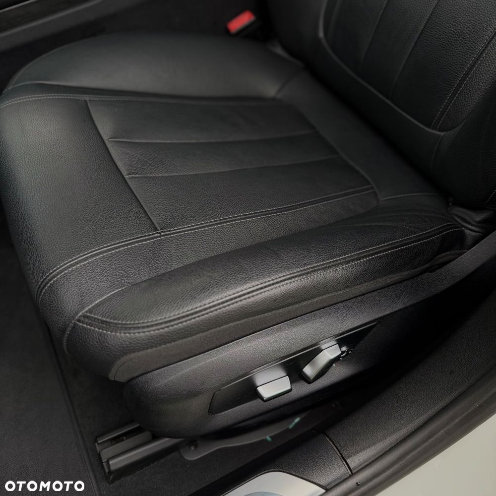 BMW Seria 7 740Li - 39