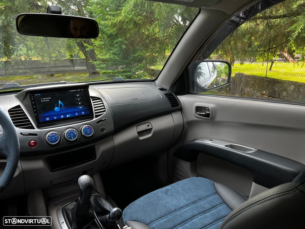 Mitsubishi L200 Pick Up 4x4 Intense Cabine Dupla - 26