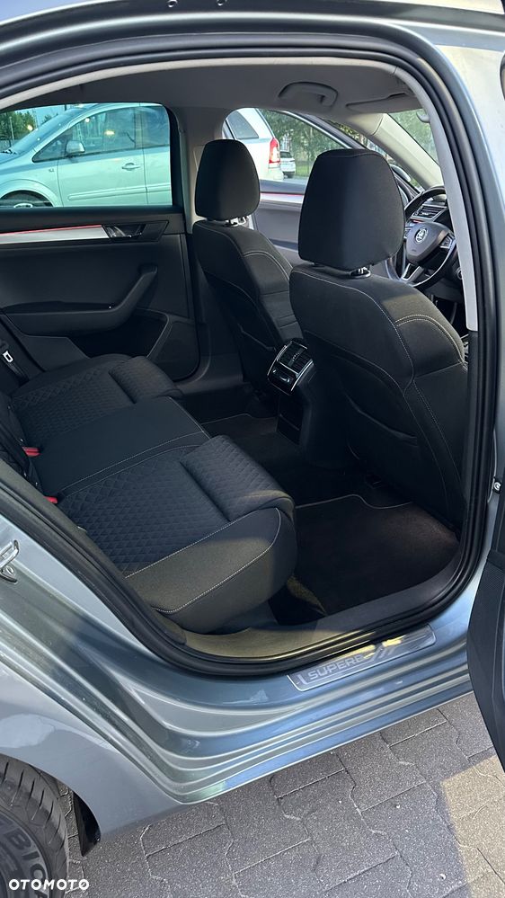 Skoda Superb 2.0 TDI Sportline DSG - 23